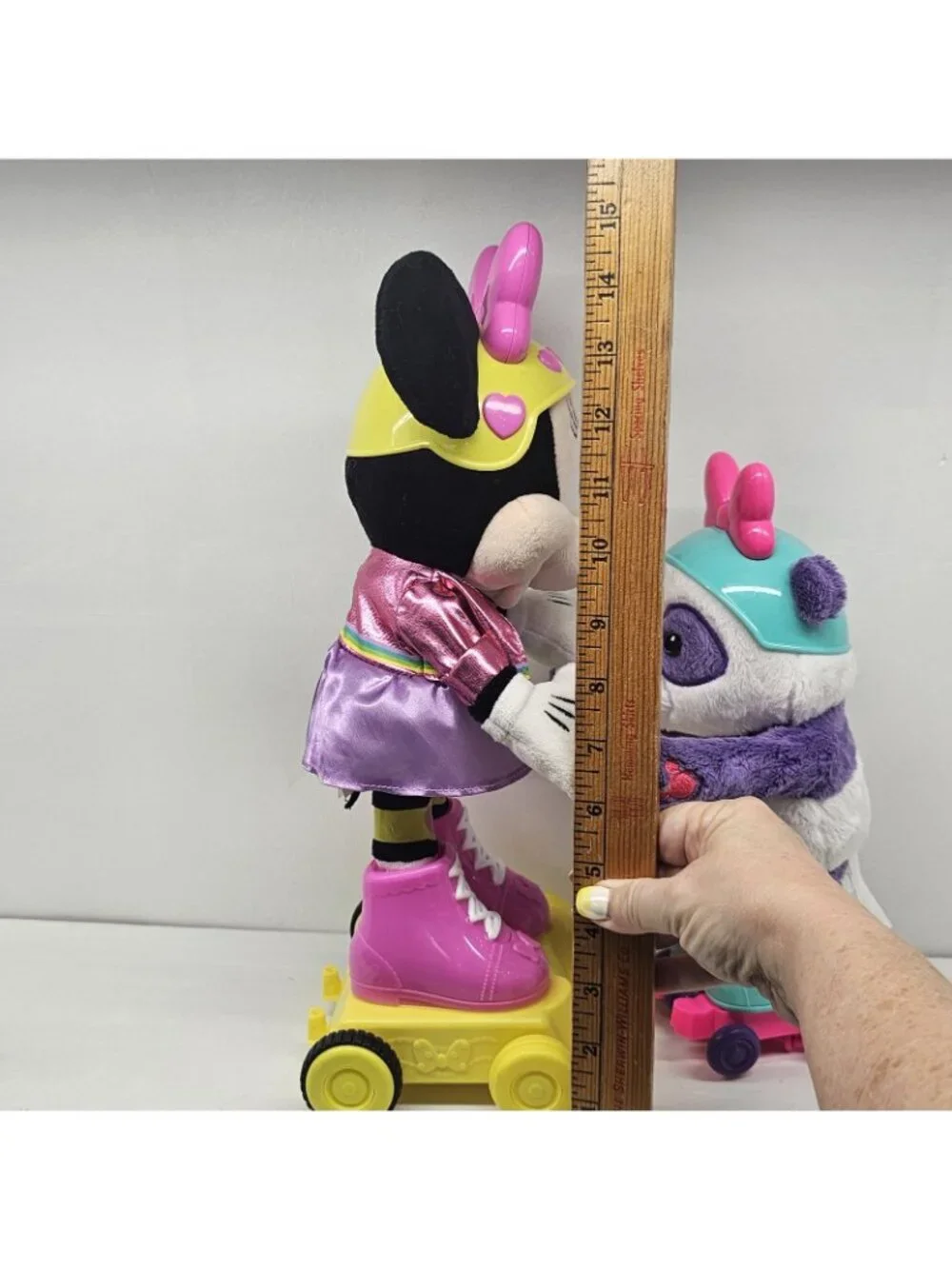 Just Play Disney Junior Minnie Mouse Roller Skating Party Interactive Plush Pals